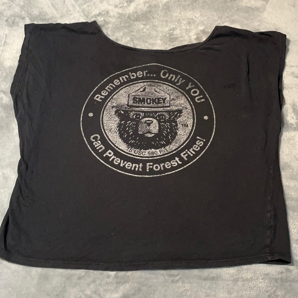 Official licensee smoky the bear small tee